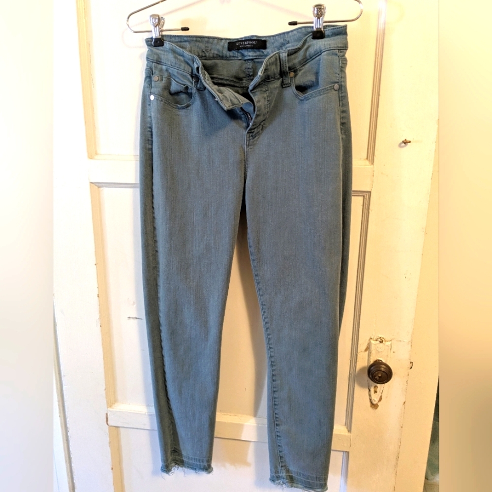 Liverpool Los Angeles Blue Gray Cropped Jeans, size 6/28